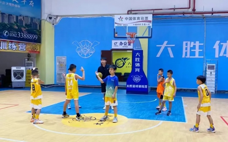 广东河源体彩少儿篮球培训班：结营不散场，梦想正启航