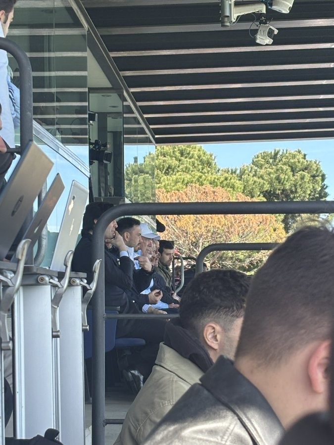 总教头督战！安切洛蒂携皇马教练组成员观战U19马德里德比