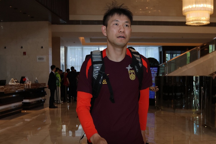 李源一3次助攻位居助攻榜榜首，李璇：再看伊万发言觉得有种错乱